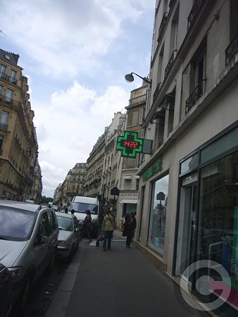 P1580742