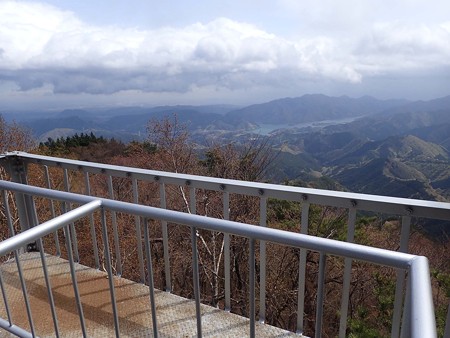 焼山展望台から宮ケ瀬湖