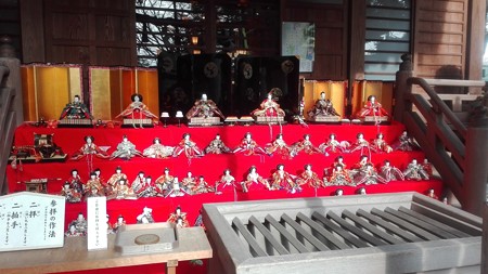 境内にもひな人形@座間神社