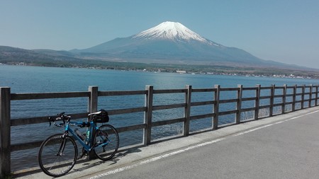 山名湖と富士山