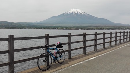 山中湖と富士山