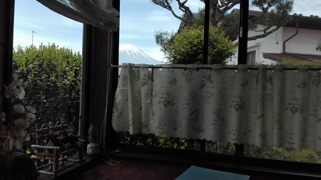 河口湖エリアのカフェから富士山