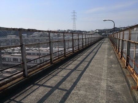 長津田車両基地の歩道橋