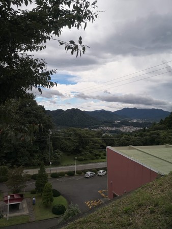 城山湖から津久井方面を