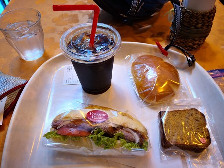 ローストビーフとクリームパン