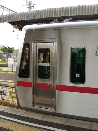 4002F運転席横小窓