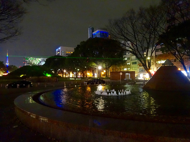 名古屋テレビ塔に向けてレーザー光線を出している、久屋大通公園噴水のピラミッド - 4