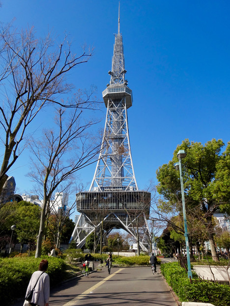 久々に昼間に下から見上げた、名古屋テレビ塔