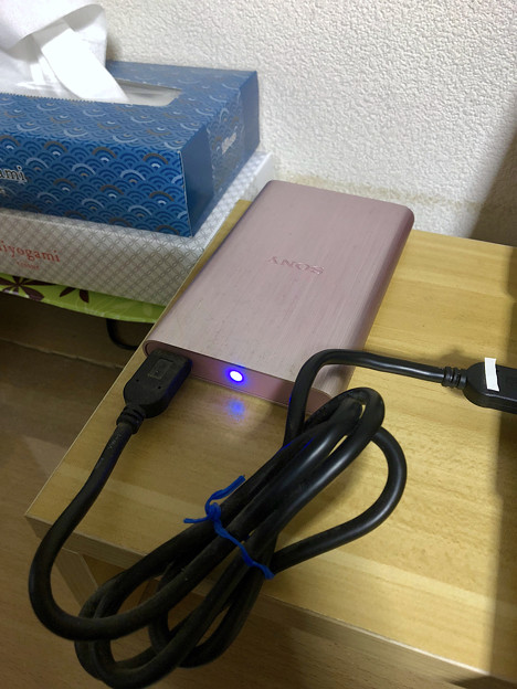 ソニーのポータブルHDD「HD-EG5」No - 10:接続中は青く点灯