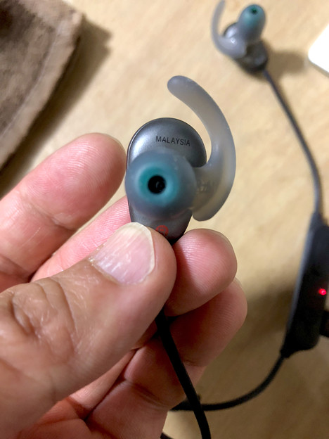 ソニーのワイヤレスイヤホン「WI-SP600N」 - 16:イヤホン装着部