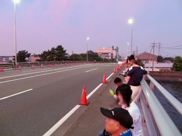 名古屋みなと祭の花火鑑賞スポットとなっていた潮見埠頭に架かる橋
