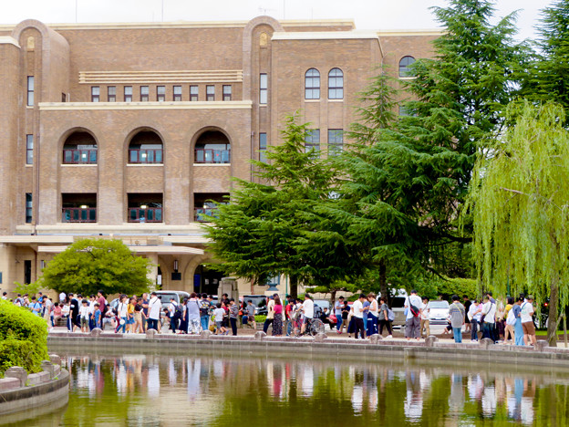 鶴舞公園納涼まつり 2019 No - 6：名古屋市公会堂前に集まってた沢山のポケモンGOをプレイする人たち