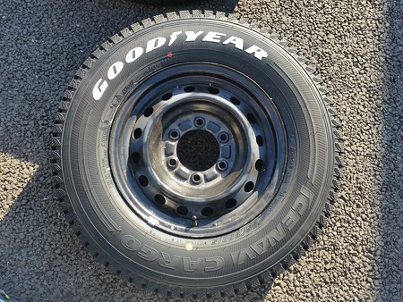ハイエーススタッドレス施工後