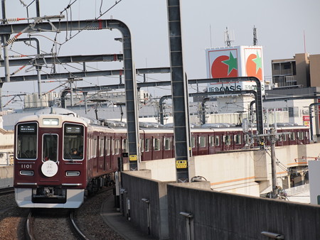 阪急1000系 宝塚歌劇団HM付き 阪急宝塚線豊中駅