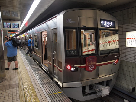 北大阪急行9000形 御堂筋線なかもず駅01
