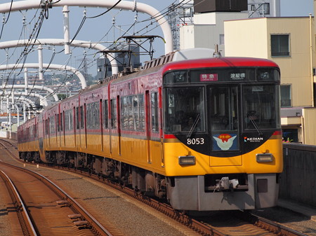 京阪8000系特急 京阪本線寝屋川市駅01