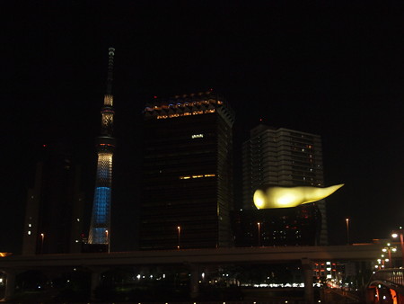 夜のスカイツリーとアサヒビールのアレ