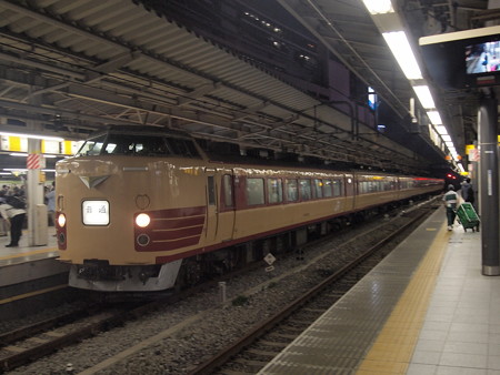 189系回送 中央本線新宿駅01