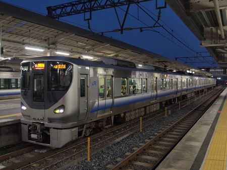 225系紀州路快速 阪和線和歌山駅