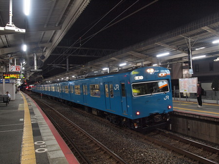 103系普通阪和線日根野駅02