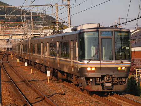 223系新快速 東海道本線島本駅02