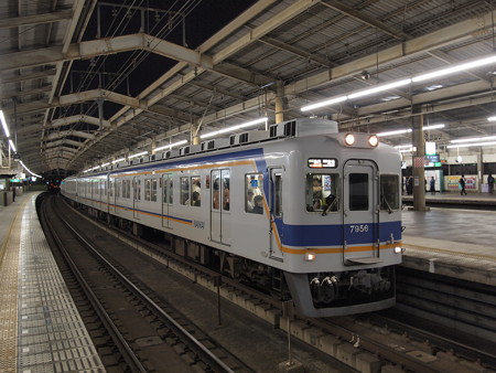 南海7100系空港急行 南海本線天下茶屋駅01