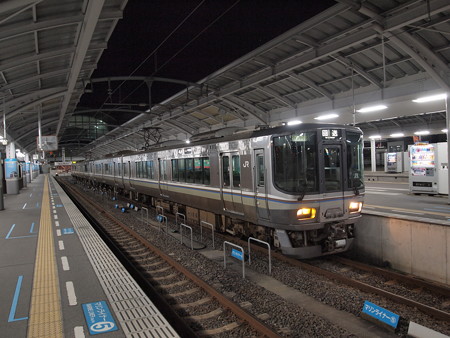 223系回送 予讃線高松駅02