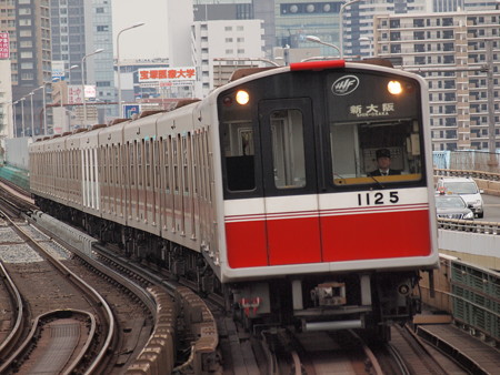 大阪市営地下鉄10系 御堂筋線西中島南方駅02