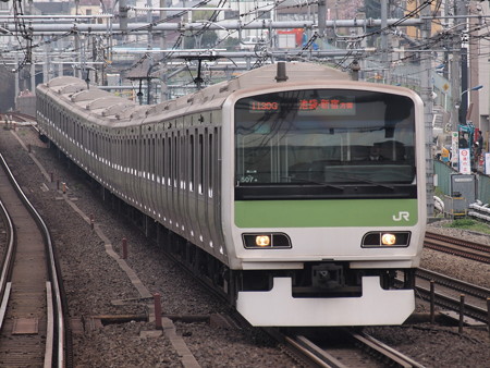 E231系普通 山手線駒込駅 02