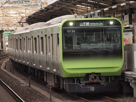 E235系普通 山手線鶯谷駅01