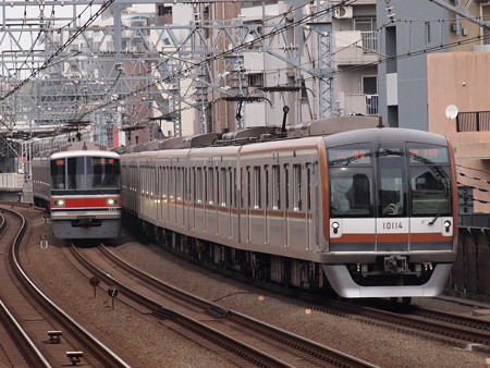 メトロ10000系Fライナーと東急3000系各停 武蔵小杉駅