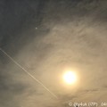 4月22日いきなり30℃の夕陽に飛行機雲～今夏初「光化学スモッグ注意報発令」チカチカ吐き気だるさ…