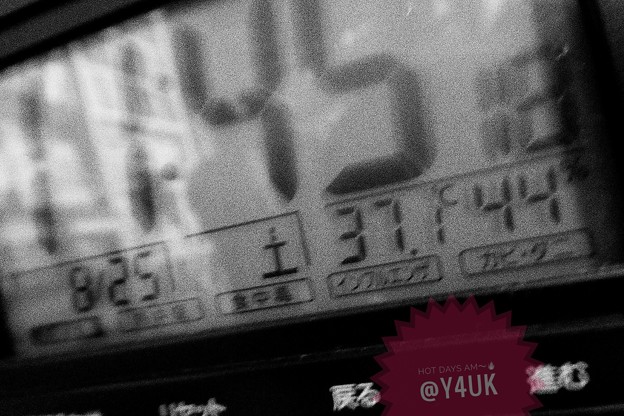 Photos: 37.1℃ 44% 11:45 It’s hot from the am-pm hotdays (rough monochrome:TZ85)酷暑再び…午前中からすでに暑すぎる(~_~;)