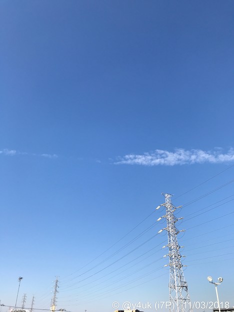 今年も秋晴れた晴れの特異日～文化の日！日光浴が気持ちいい23℃待ちわびる鉄塔たちと人間たち☆ブルーインパルス飛行直前13:26旅先到着～今年も無理して来た。近い場所で遠い開催～大空に飛ぼう～冬も始まる