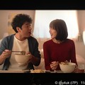 6話:思い出せなくても些細な事なら「ま、いっか！」( ´ ▽ ` )明るく前向き笑顔！支え合い笑い合い生きる力になれる！隣同士に座る優しい2人はXmasカラーでオールドファッション曲も似合う“大恋愛”