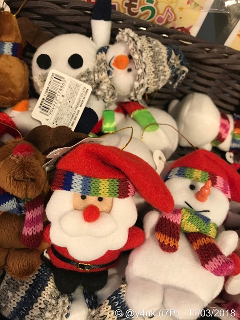 Photos: So cute Little Santa, Snowman and moremore :) ～ブルーインパルス旅後の店で発見！マフラーも帽子もして可愛い！サンタもスノーマンも仲良しぬいぐるみXmas!