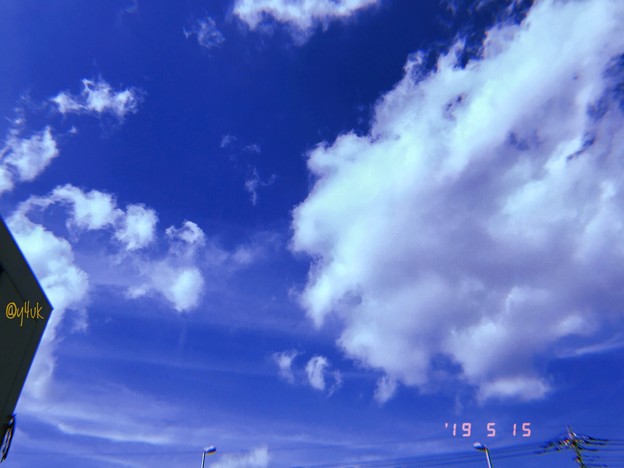 15:19_5.15旅先その2.暑い“なつぞら”5月の空じゃない青空と雲、街灯ビルも私も朦朧～美味しい雲もくもくも～5月の爽やか空じゃないcloud hotdaysすでに夏～旅の始まり～Filmモード
