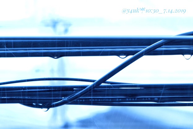 10:30Cold Raindrop Cable大雨濡れ黒光り電線梅雨寒10旅後～風邪…頭フラ～過酷狂人家寝不足ストレス気温湿気(シャッター優先, 625mm, 1/20sec, WB電球:TZ85)