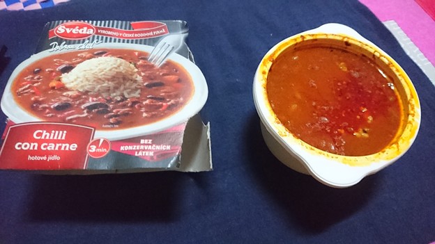 レトルトのチリコンカルネ