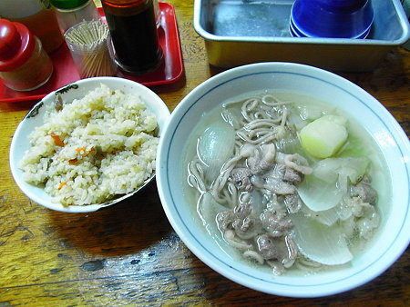 シチューそばとかやく飯