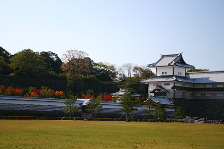 金沢城と庭園の紅葉（橋爪門続櫓）