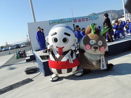 カメラにポーズ。