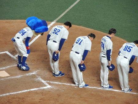 ドアラを先頭に整列。