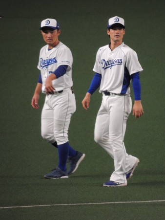 工藤コーチと加藤選手。