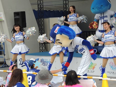 握手してまわります。