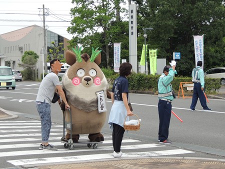自動車に気をつけて。