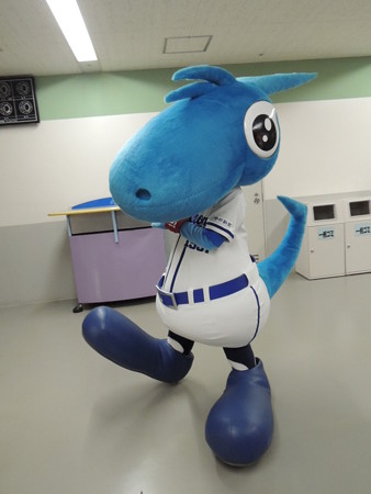 角度をつけてシャオロン。