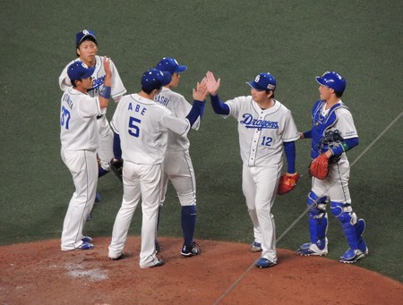 勝利のハイタッチ!