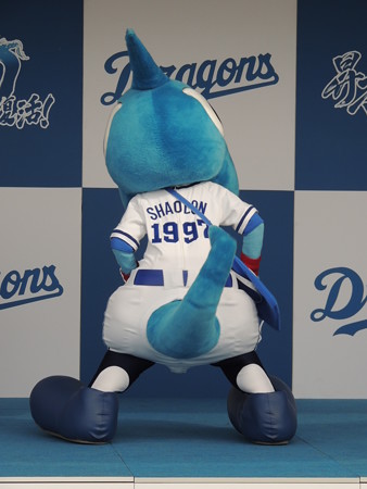 カタカナで4文字です。