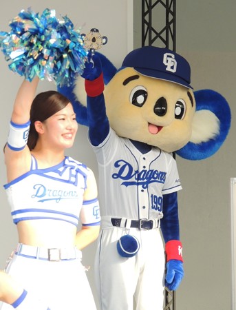 ドアラのミニファン。